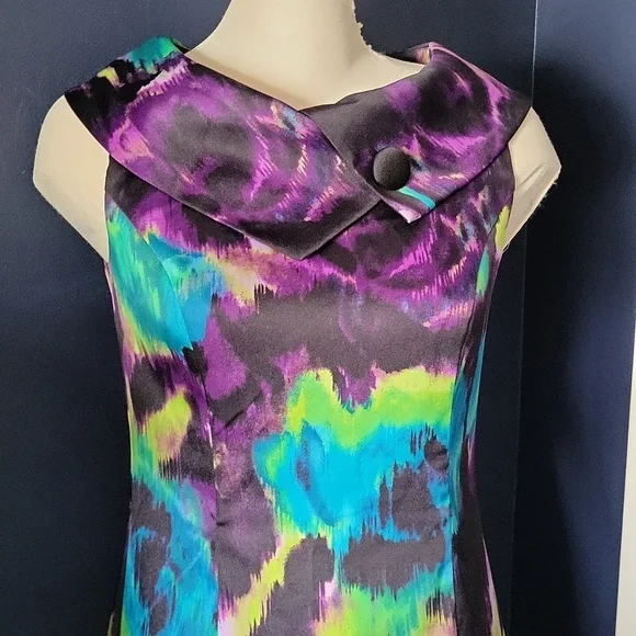 Classic style size 6 dress - Picture 2 of 5